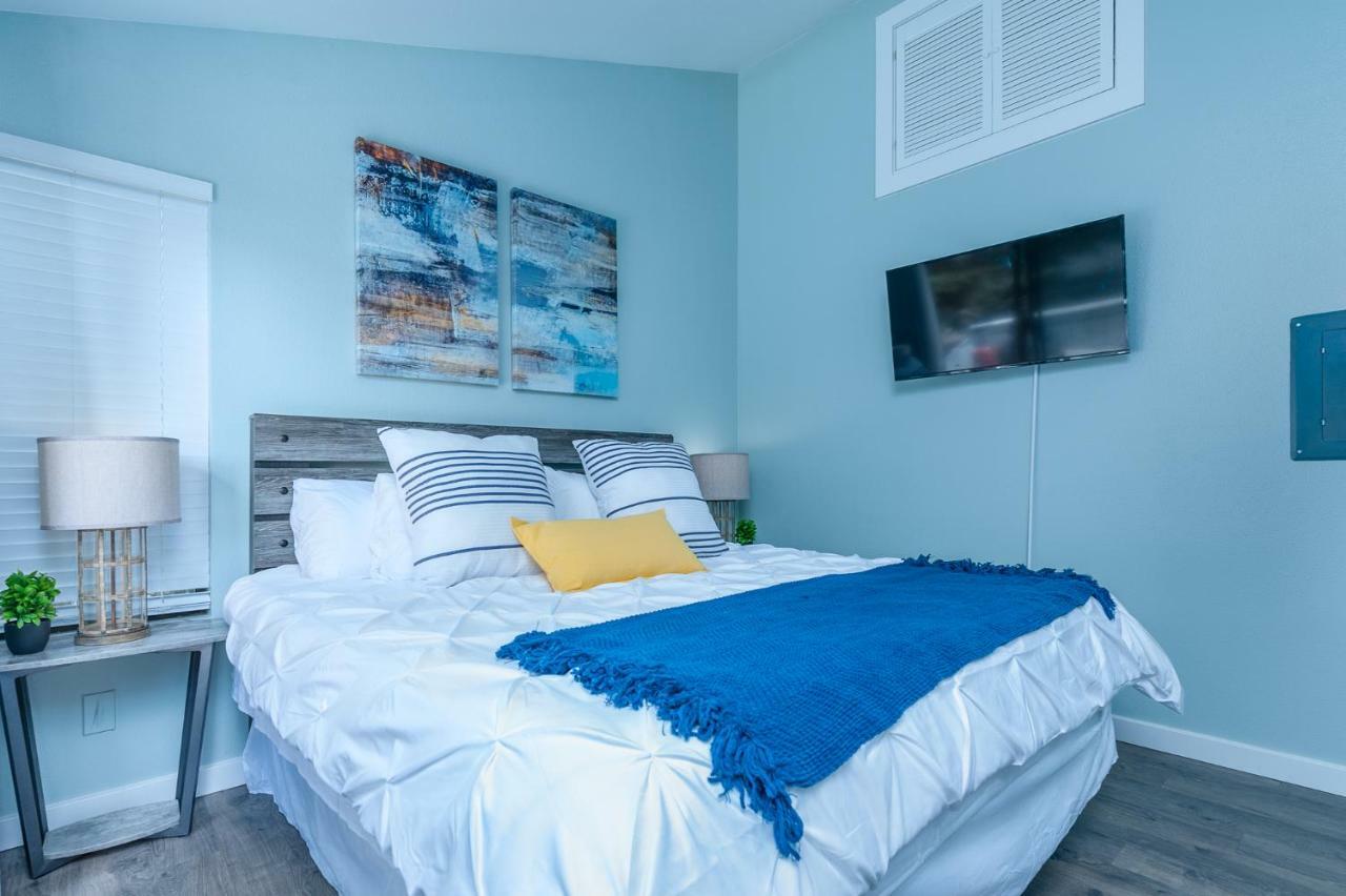 Appartamento Oceanview Escape At Birch Bay With Indoor Pool & Hot Tub Blaine Esterno foto
