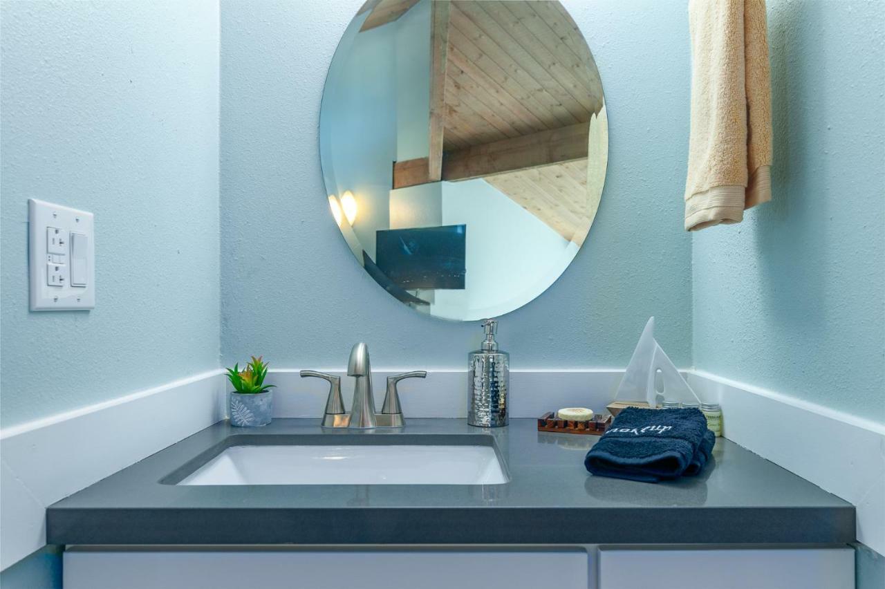 Appartamento Oceanview Escape At Birch Bay With Indoor Pool & Hot Tub Blaine Esterno foto
