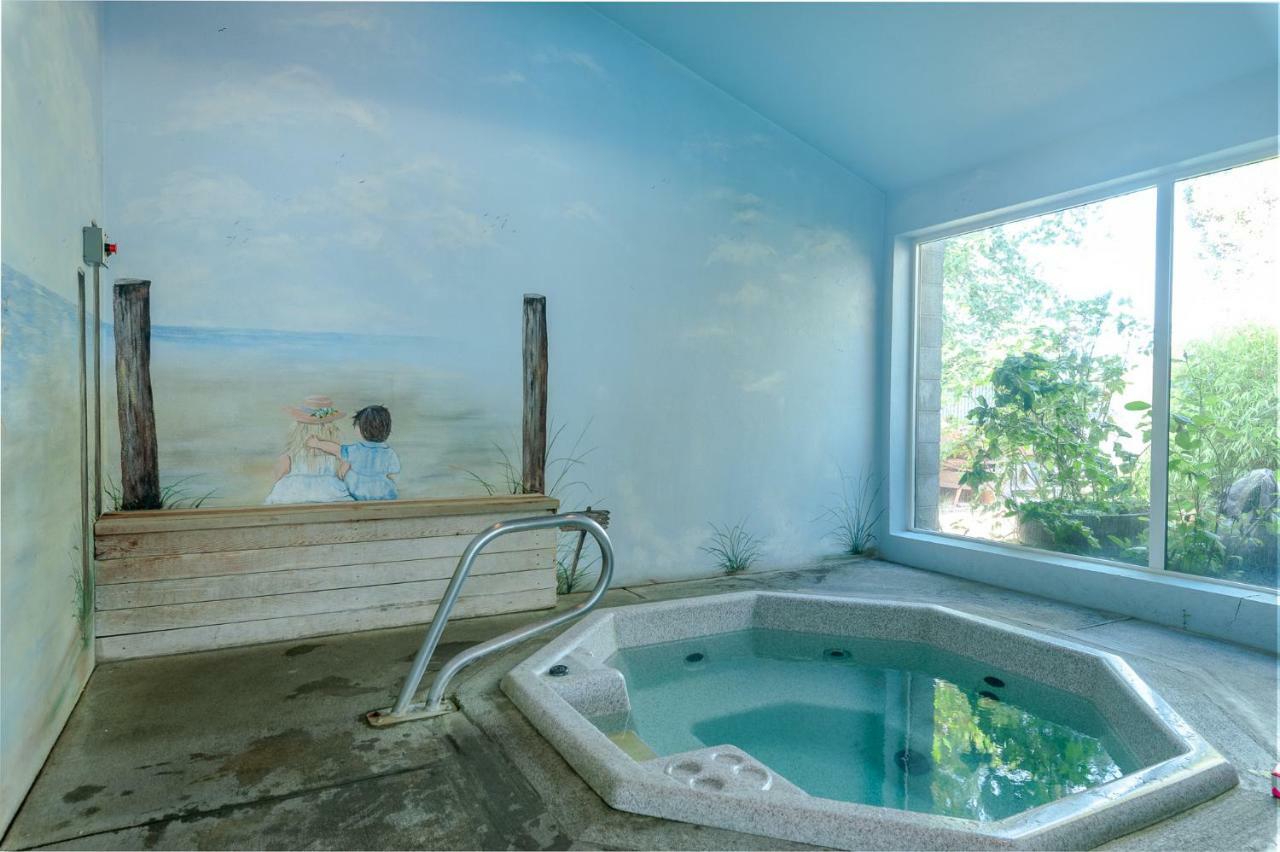 Appartamento Oceanview Escape At Birch Bay With Indoor Pool & Hot Tub Blaine Esterno foto